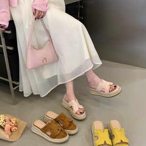 Lusi Same Style Retro Woven Thick Sole Platform Wedge Slippers for Women 2026 New Summer Vacation Slippers