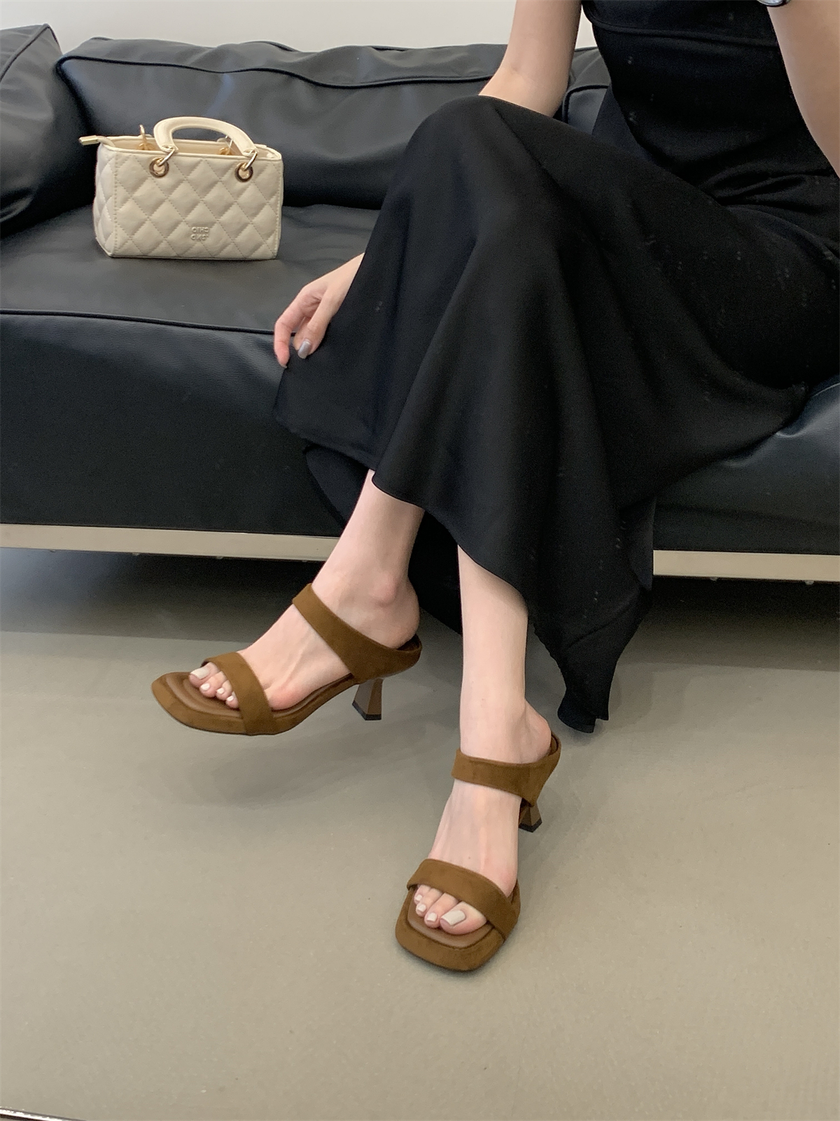 2026 Summer New Open Toe Slippers Women's Casual Chunky Heel Square Toe High Heel Sandals - Image 4